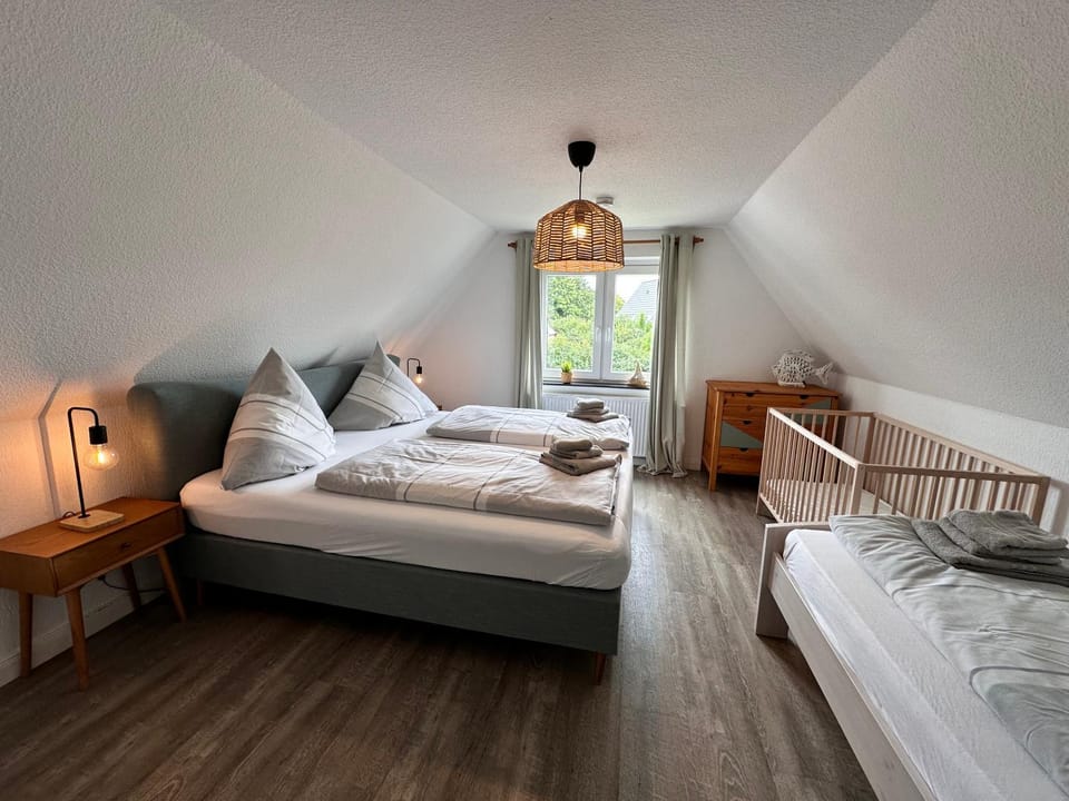 Bed, Photo of the whole room, Bedroom, cot, towels