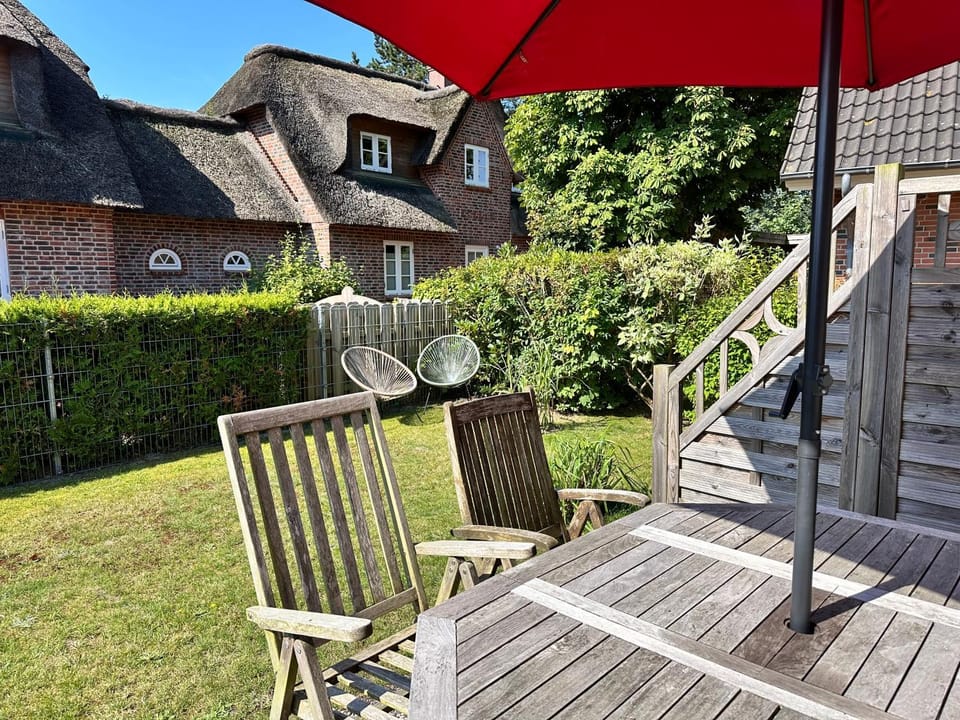 Property building, Patio, Spring, Day, Garden, Garden view