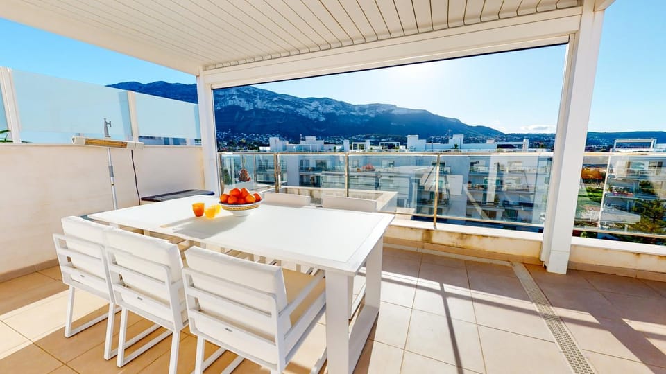 Patio, Day, Natural landscape, View (from property/room), Balcony/Terrace, Dining area, Mountain view
