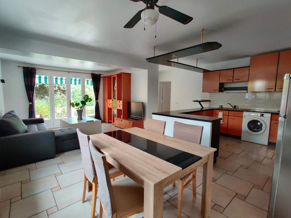 Kitchen or kitchenette, Living room, stove, kitchen