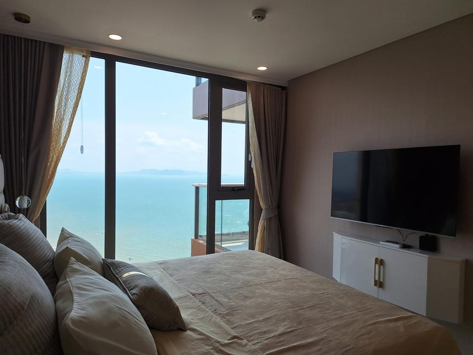 Bed, Bedroom, Sea view