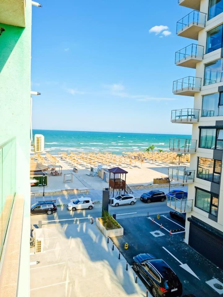 Sunshine by the sea Apartment in Constanța County