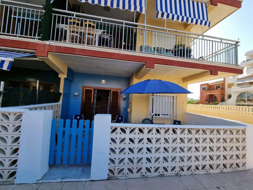 Property building, Facade/entrance, Off site