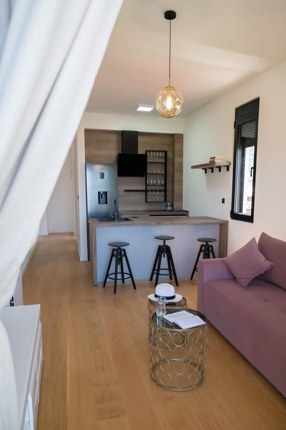TV and multimedia, Kitchen or kitchenette, Living room, Seating area, minibar