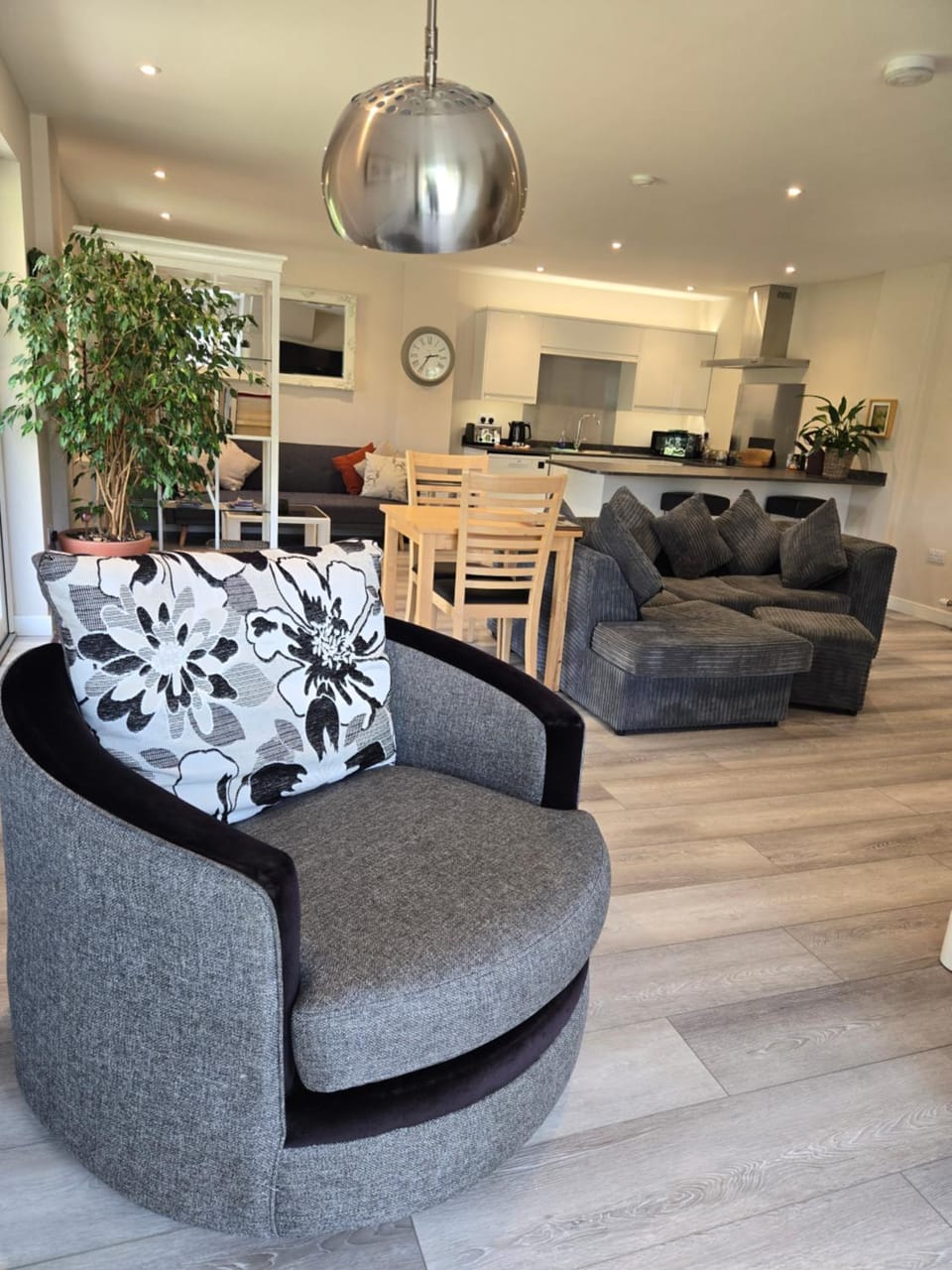 Living room, Seating area, Dining area, pet friendly