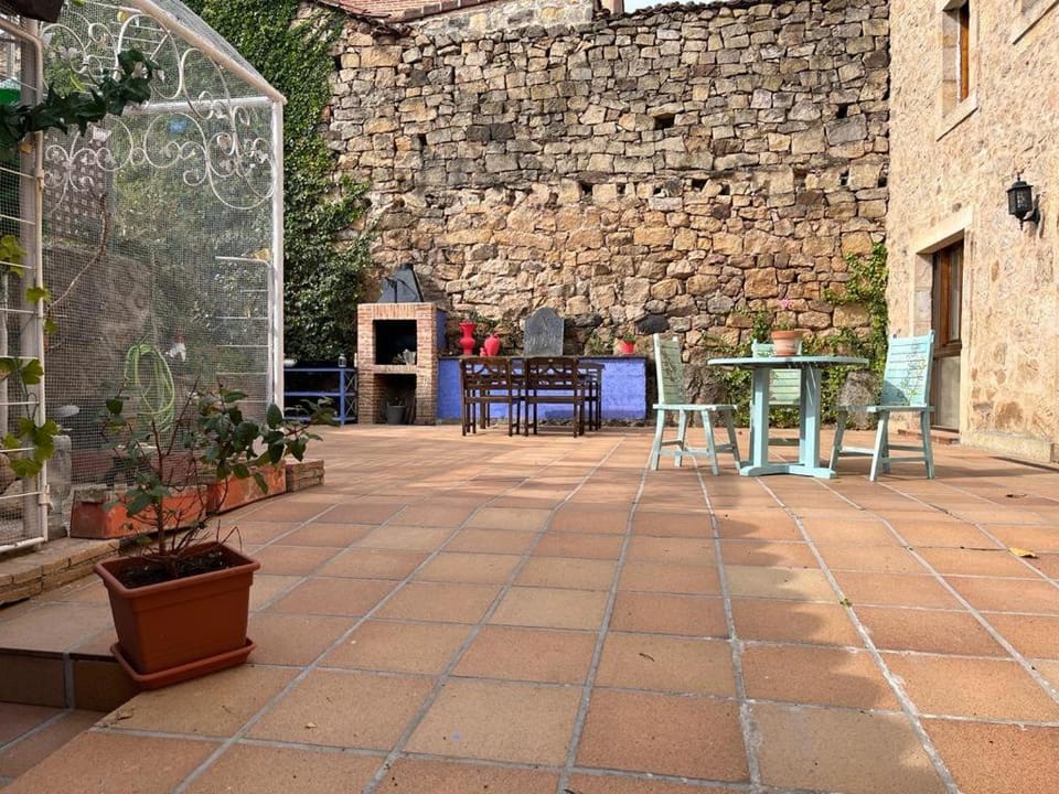 Off site, BBQ facilities, Balcony/Terrace