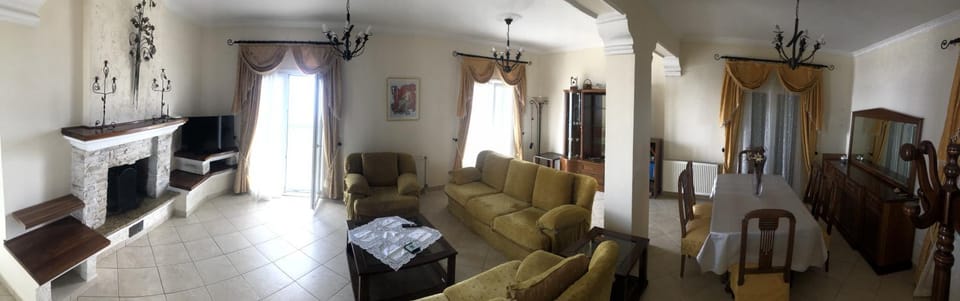 Communal lounge/ TV room, TV and multimedia, Living room, Seating area, Evening entertainment