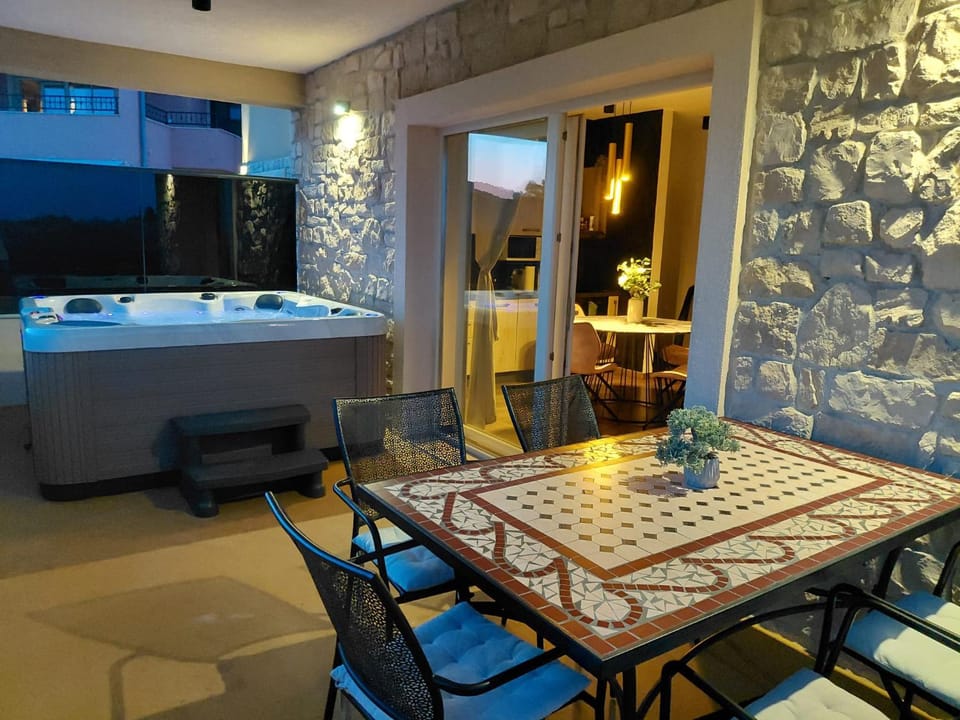 TEONA Luxury Apartment with jacuzzi and terrace sea view, first floor Apartment in Zadar County