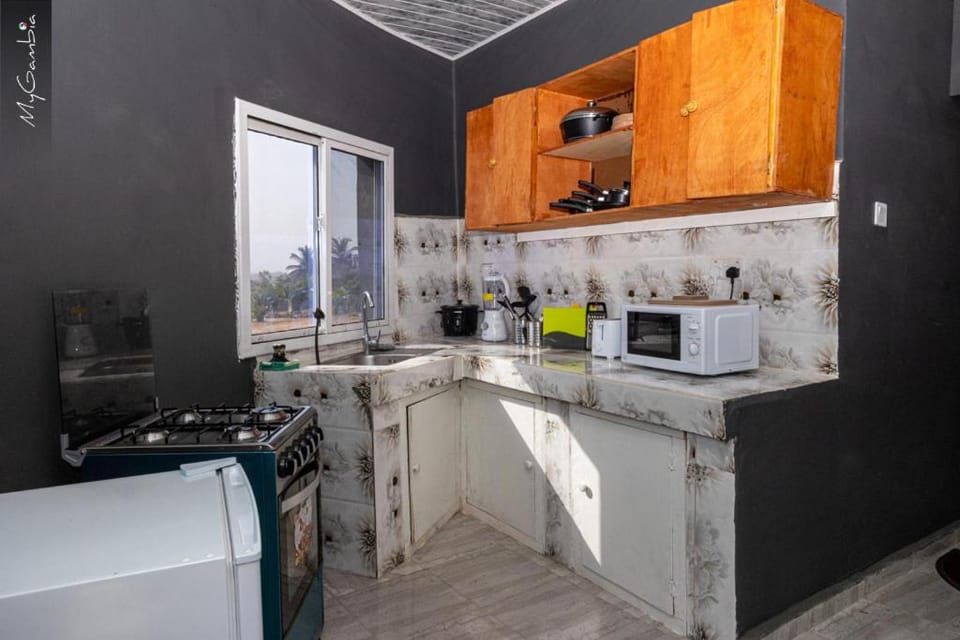 Kitchen or kitchenette, minibar, stove