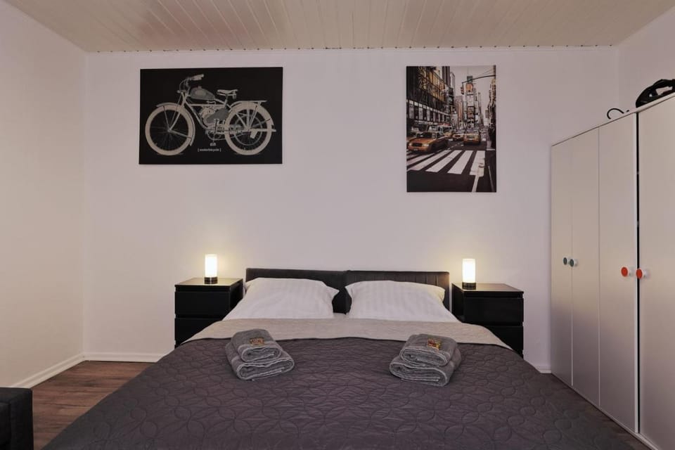 Bed, Photo of the whole room, Bedroom, towels, wardrobe