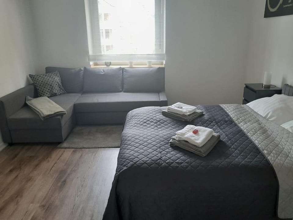 Bed, Photo of the whole room, Seating area, Bedroom, towels