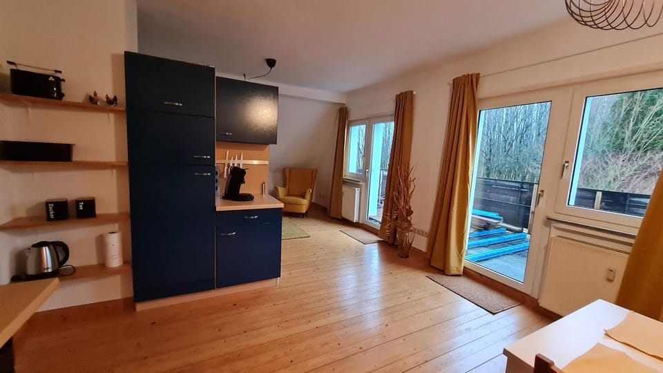 Coffee/tea facilities, Kitchen or kitchenette, Dining area