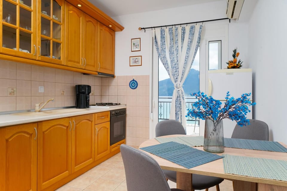 View (from property/room), Dining area, kitchen