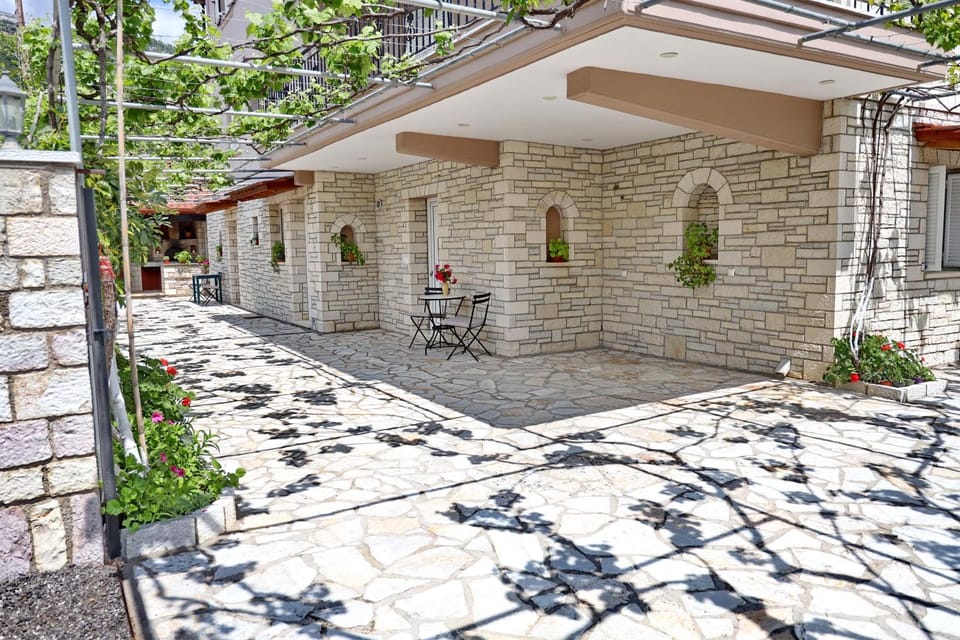 Property building, Spring, Day, Garden, Garden view