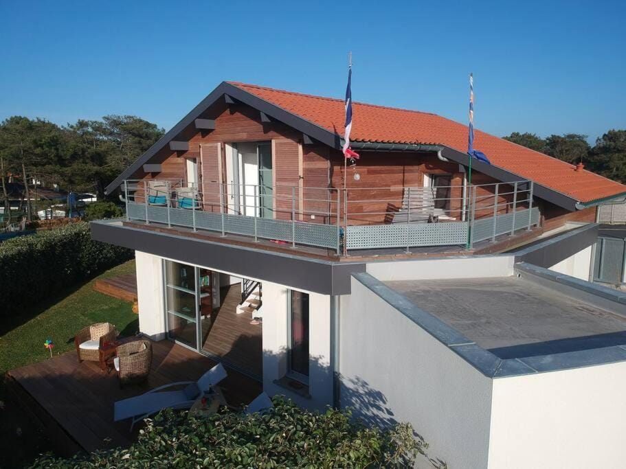 Property building, Balcony/Terrace, Balcony/Terrace