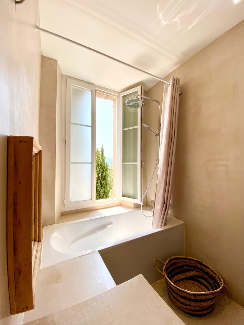 Bathroom, Bath