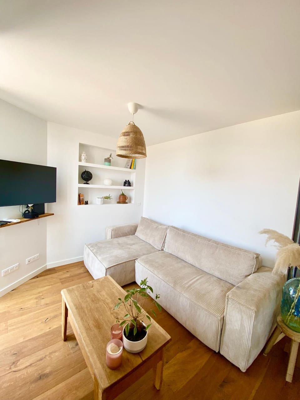 TV and multimedia, Living room, Seating area