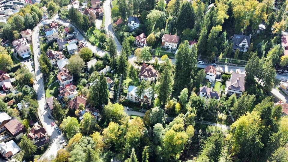 Property building, Day, Neighbourhood, Natural landscape