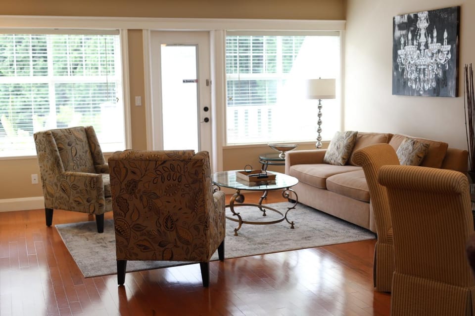 Living room, Seating area