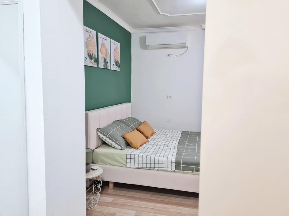 Bedroom, wardrobe