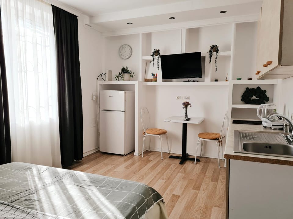 TV and multimedia, Kitchen or kitchenette