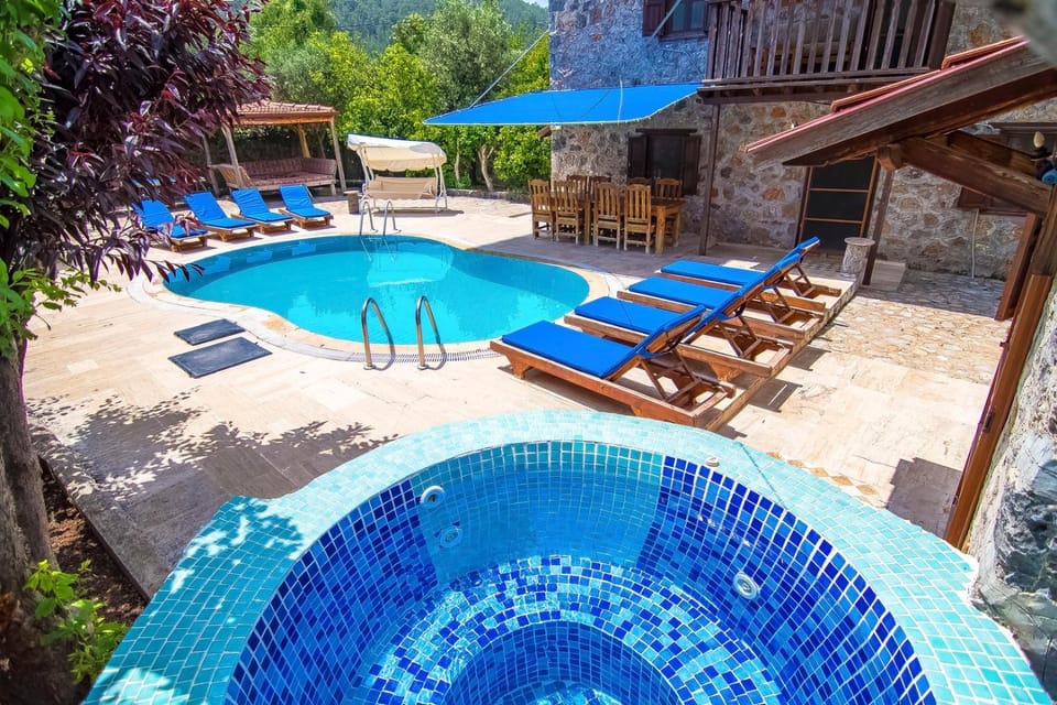 Property building, Day, Swimming pool