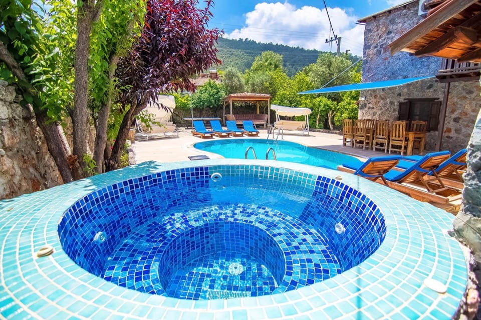 Hot Tub, Swimming pool