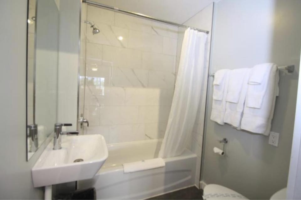 Shower, Bathroom, towels