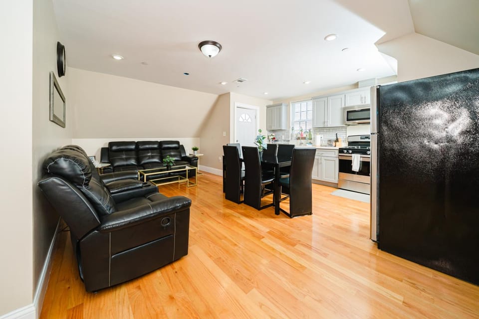 Family-Friendly 4BR Boston Stay Near Franklin Park, Free Parking, Near MTBA 233-3 Apartment in Quincy