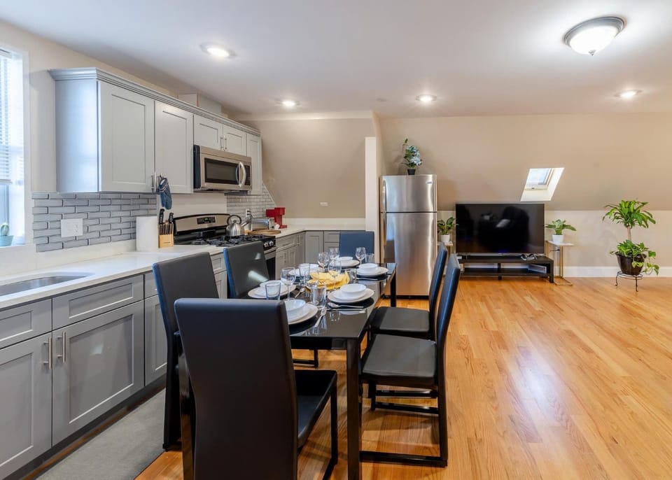 Family-Friendly 4BR Boston Stay Near Franklin Park, Free Parking, Near MTBA 233-3 Apartment in Quincy