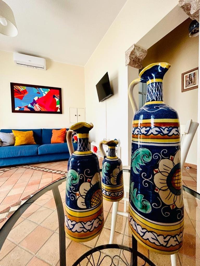 Living room, Seating area, Evening entertainment, air conditioner