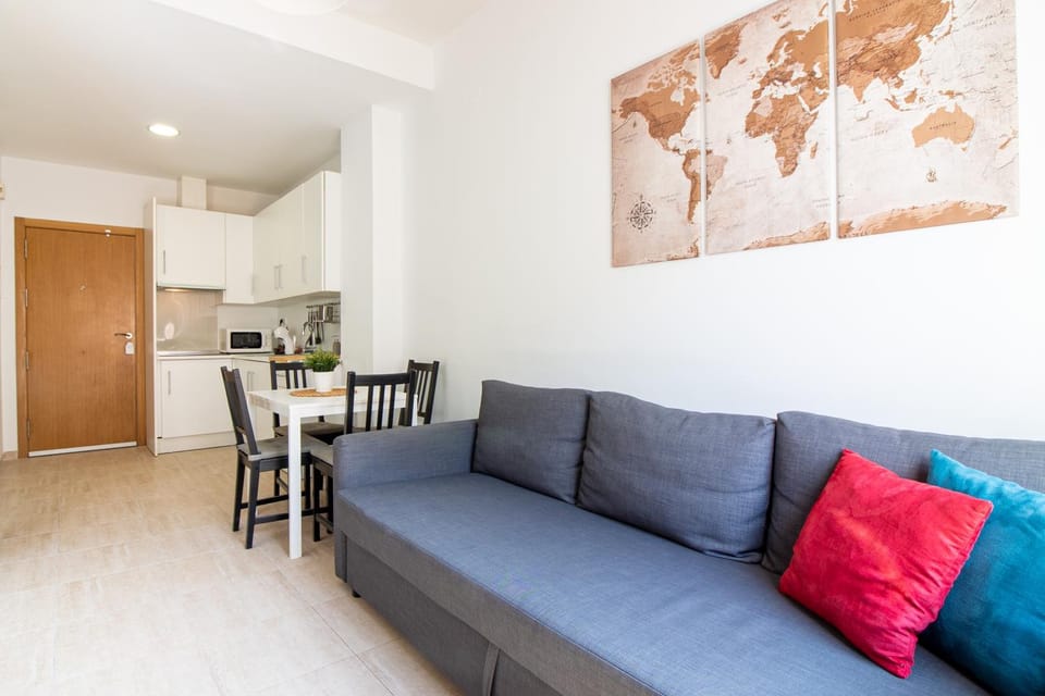 Kitchen or kitchenette, Living room, Seating area, Dining area, stove