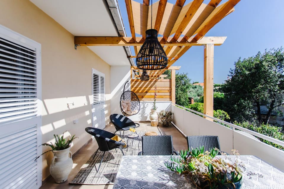 Day, Garden, View (from property/room), Balcony/Terrace, Living room, Seating area, Garden view