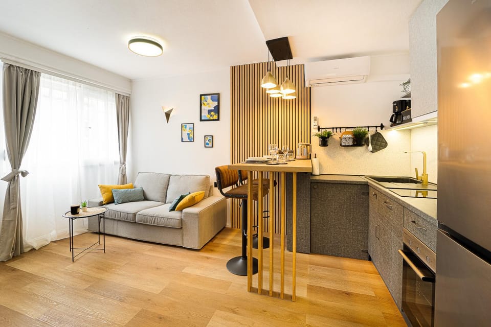 Living room, Decorative detail, stove, kitchen, air conditioner