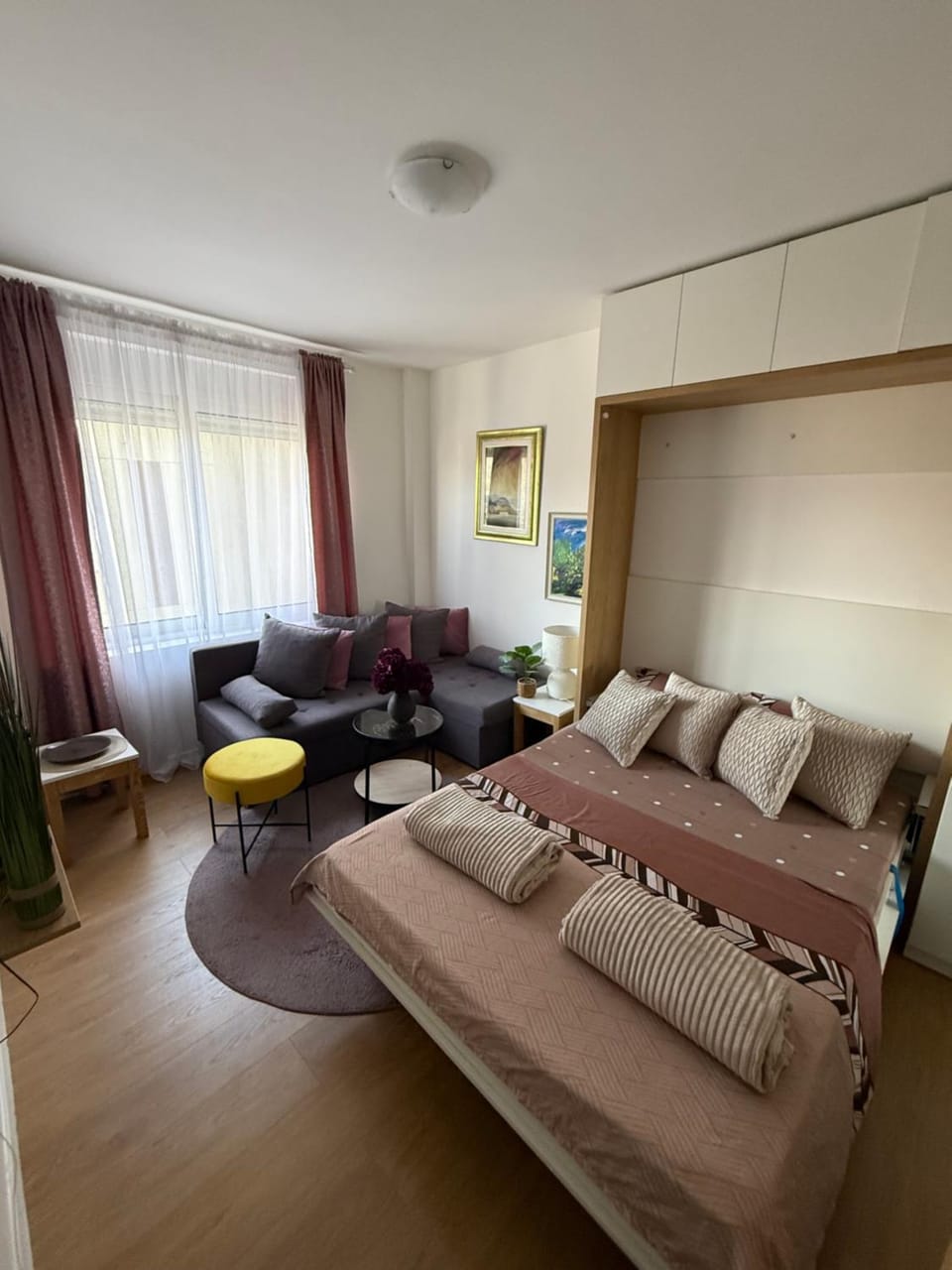 Bed, Living room, Photo of the whole room, Seating area, Bedroom