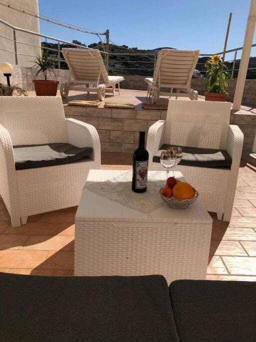 View (from property/room), Balcony/Terrace, Seating area, sunbed