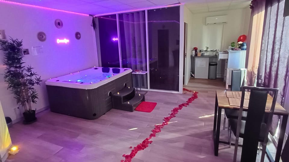 Hot Tub, Hot Tub