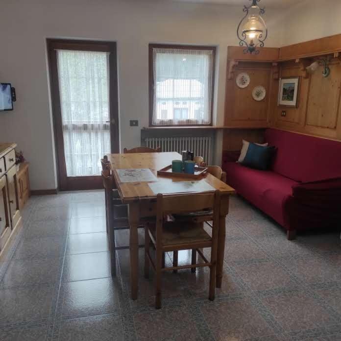 TV and multimedia, Living room, Dining area