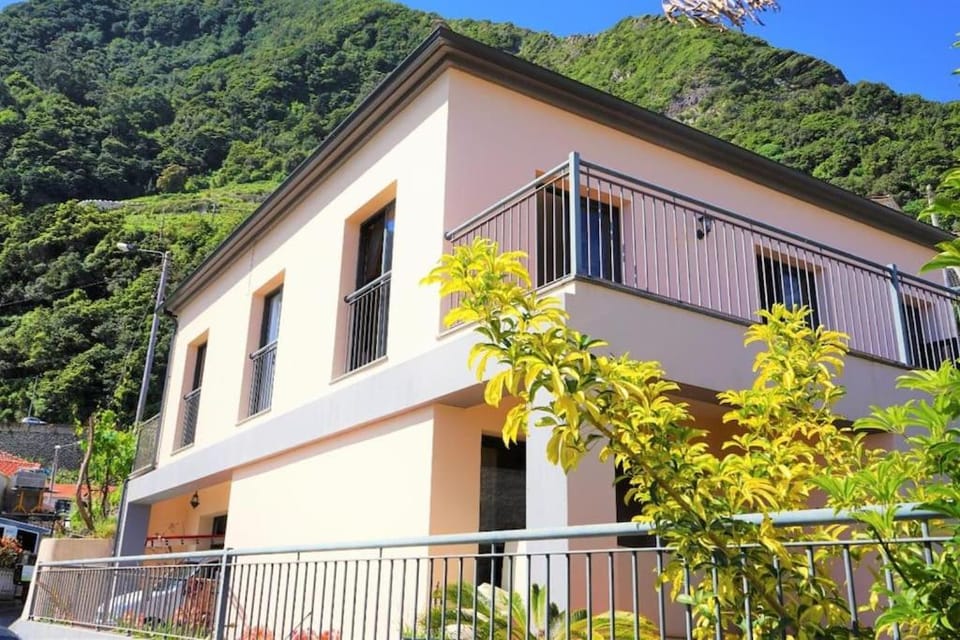 Property building, Spring, Day, Summer, Mountain view