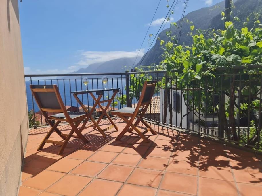 Day, Natural landscape, View (from property/room), Balcony/Terrace, Dining area, Mountain view, Sea view