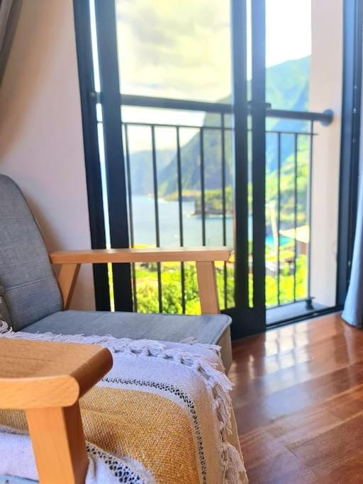 Natural landscape, View (from property/room), Seating area, Bedroom, Mountain view