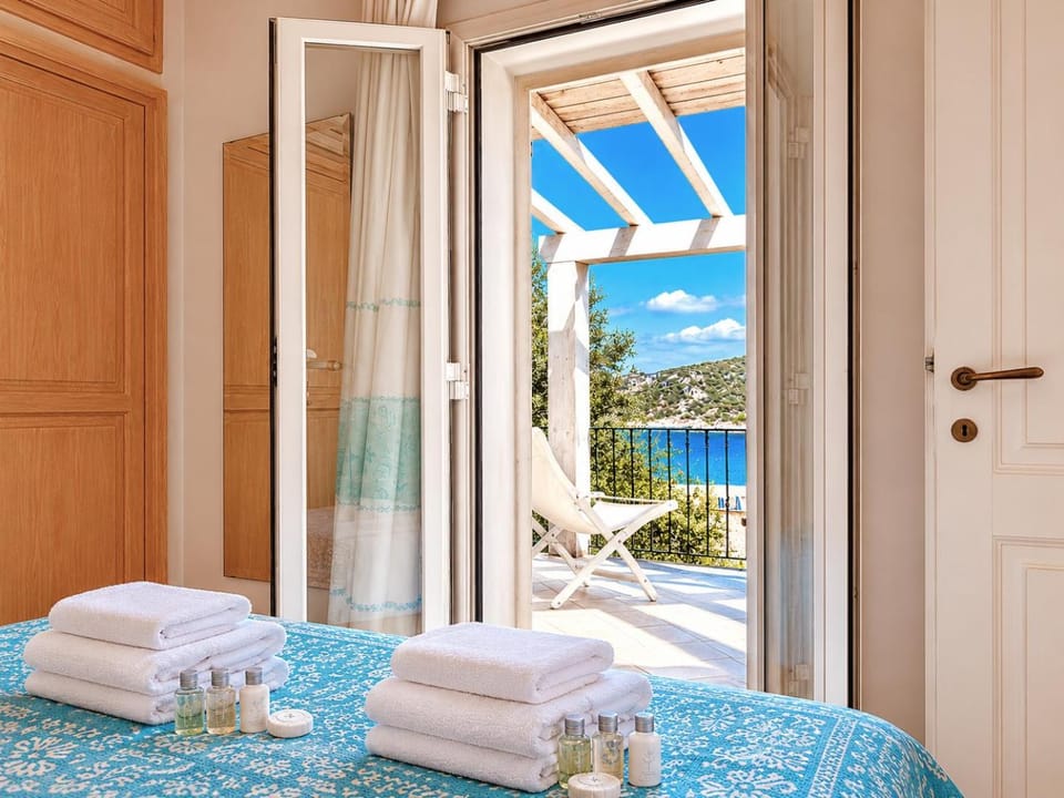 Bed, Bedroom, Sea view