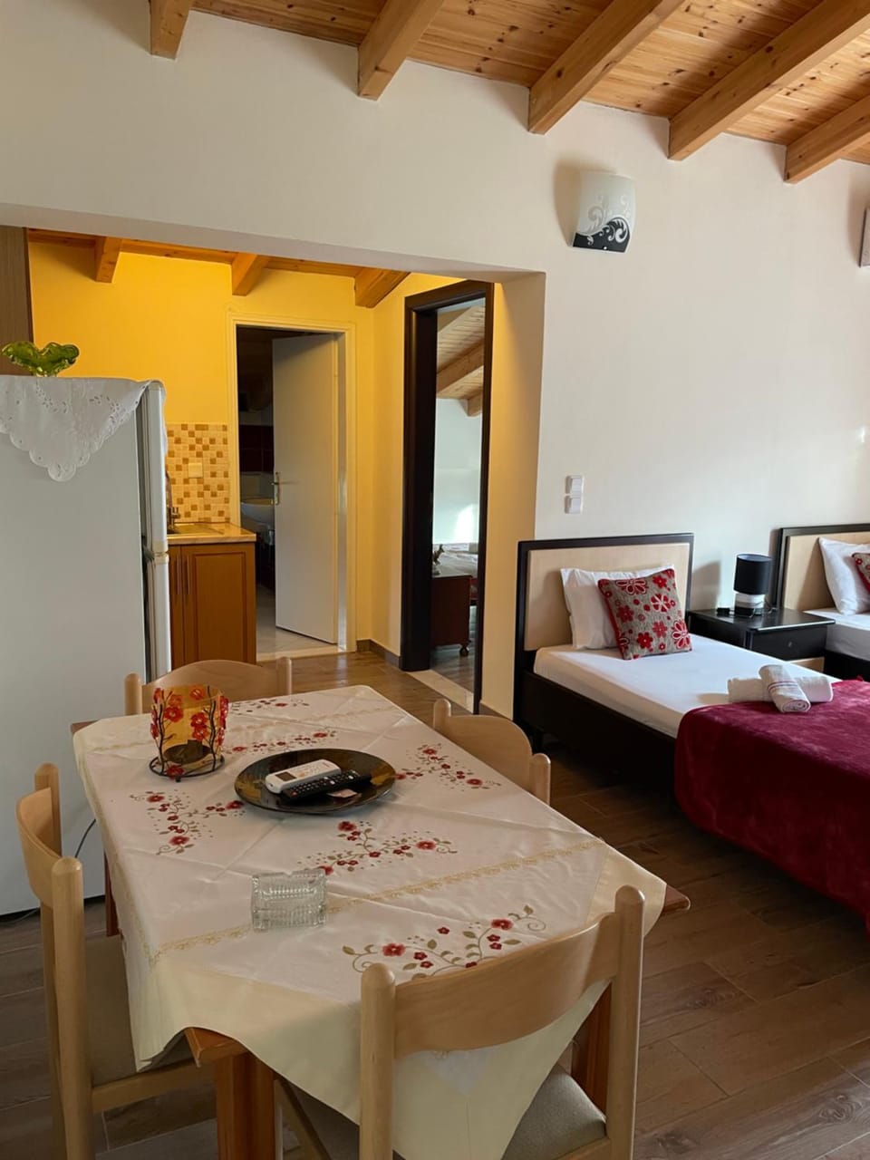 Bed, Dining area, Bedroom