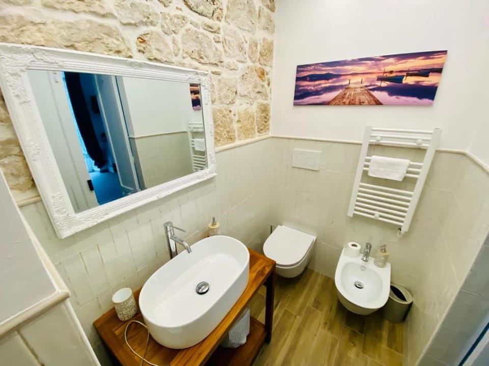 Toilet, Bathroom, bidet, towels