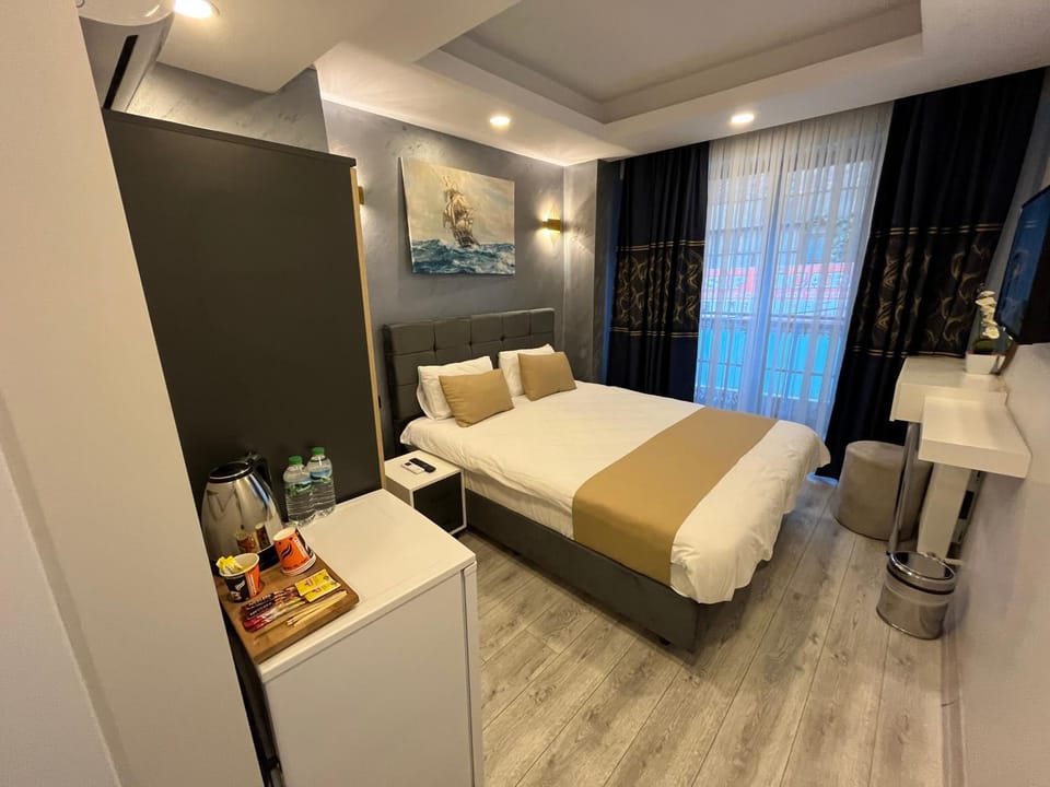 Bed, towels