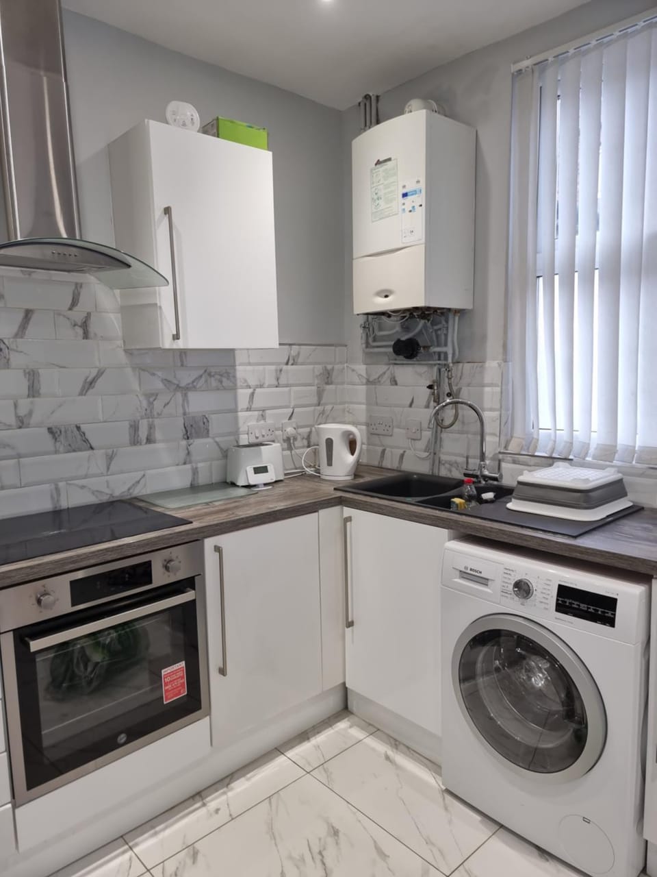 Newly Refurbished 2- Bed Stylish Home Apartment in Manchester