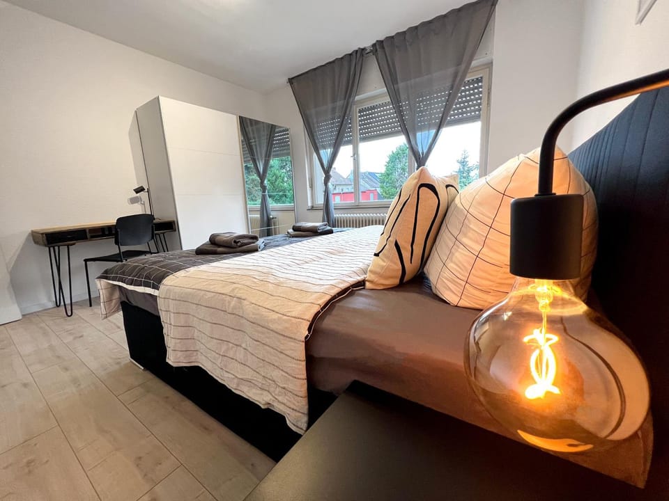 One Bed and One Sofa Bed, Self Check in, Invoice Apartment in Mönchengladbach