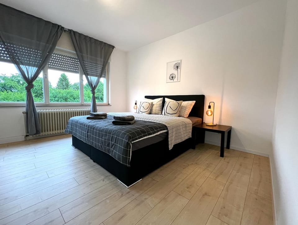 One Bed and One Sofa Bed, Self Check in, Invoice Apartment in Mönchengladbach