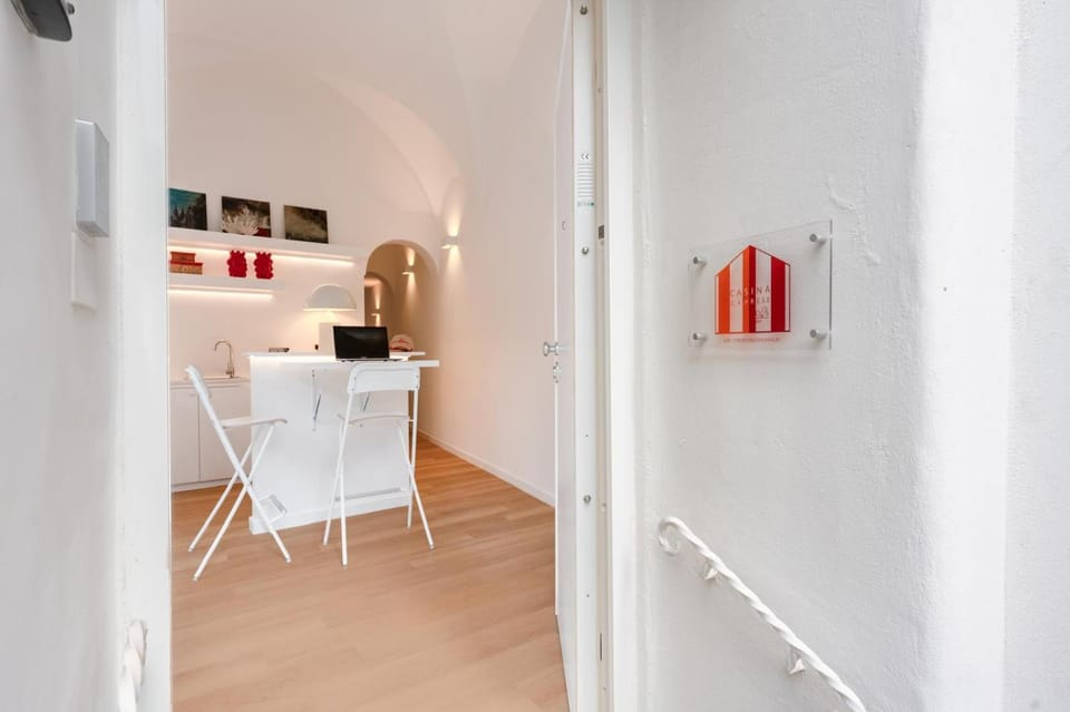 Facade/entrance, Dining area