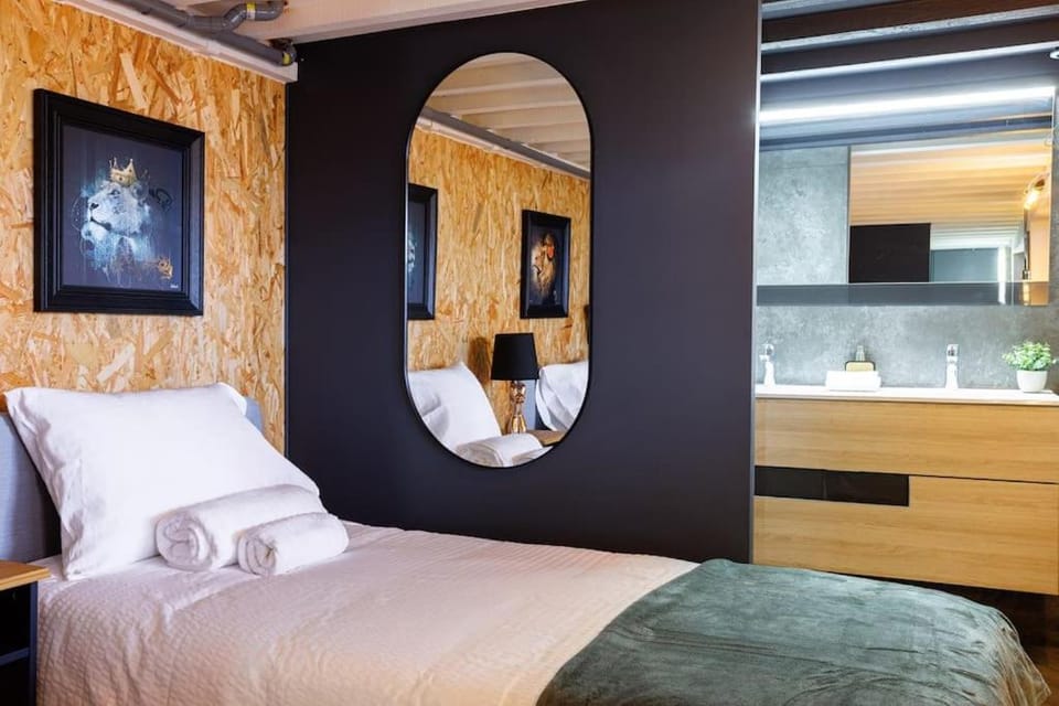 Bed, Photo of the whole room, Bedroom, hair dresser